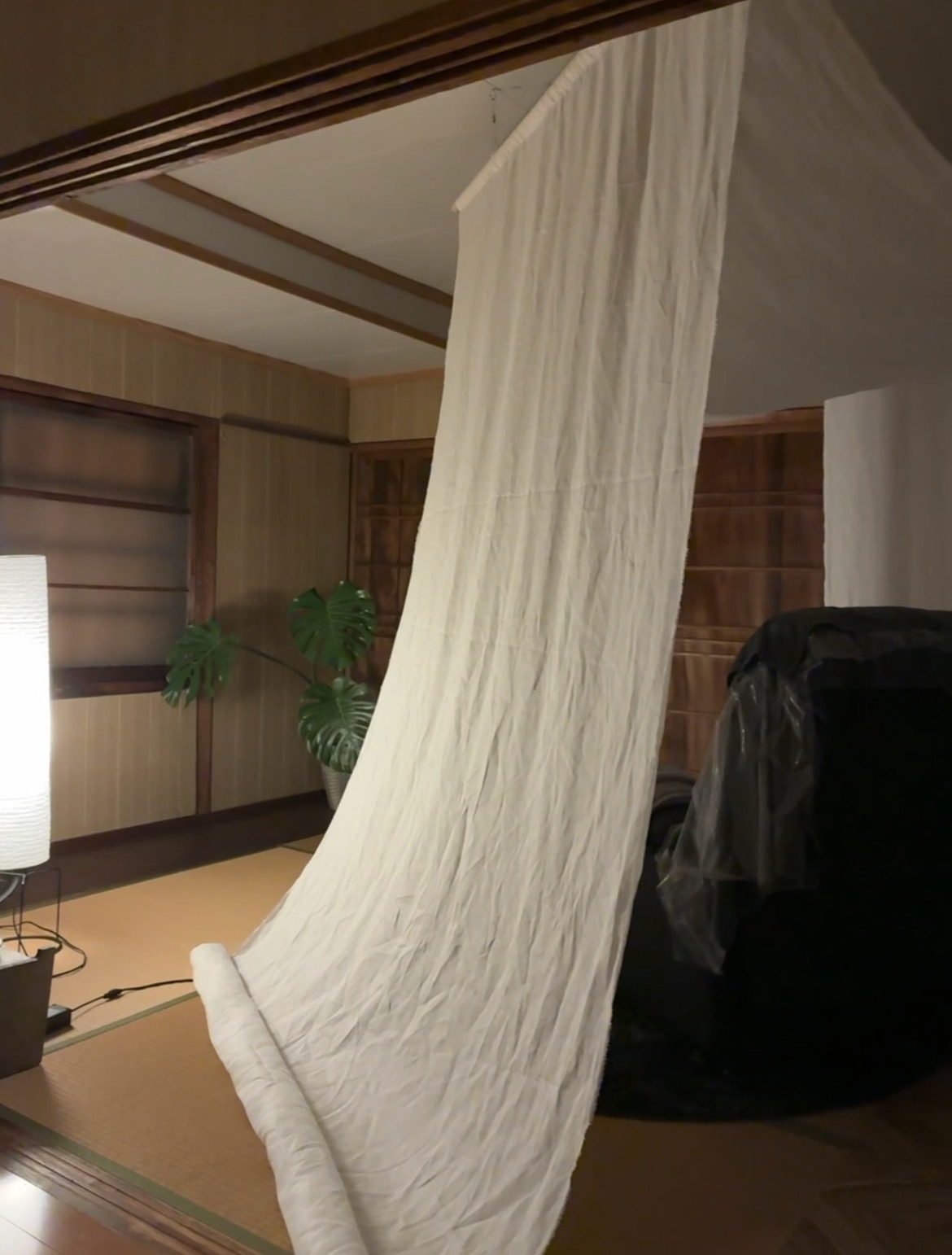 リラックスできることに特化した暗さが落ち着く店内