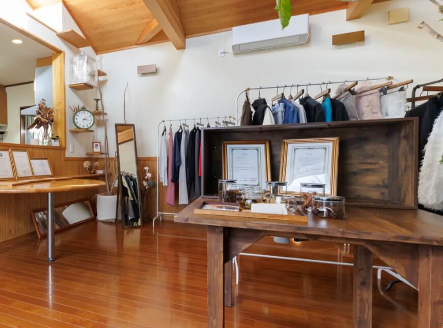 コンプレックスを個性に変えるアパレルショップを併設